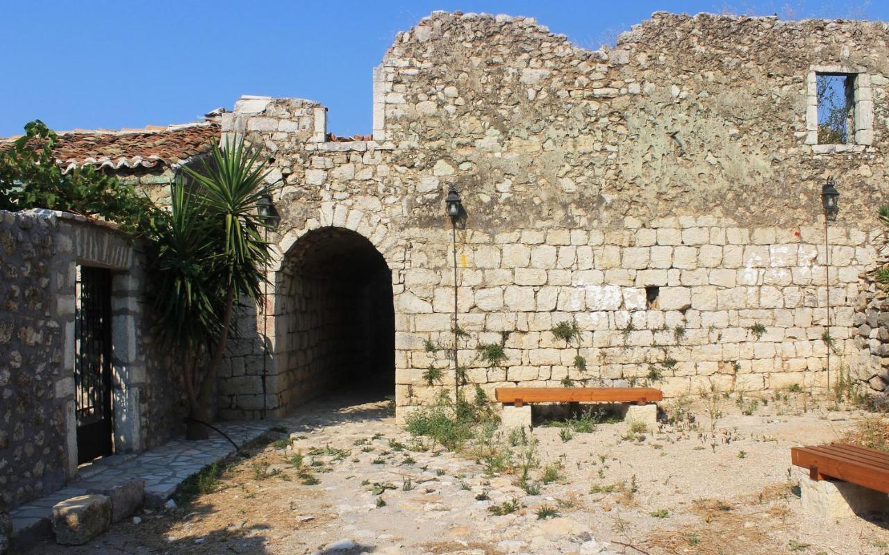 Mpolanos Guesthouse Химара Экстерьер фото