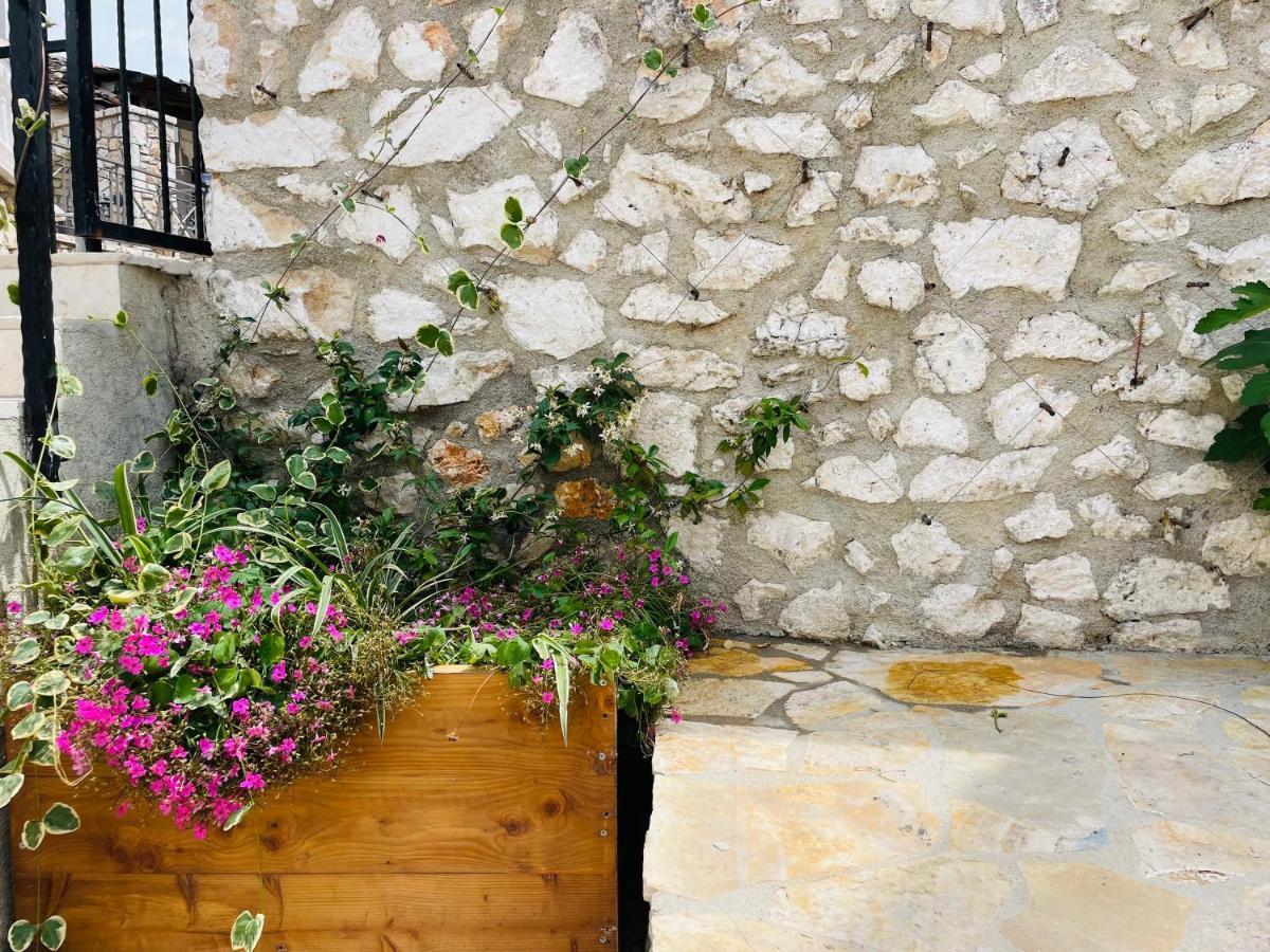 Mpolanos Guesthouse Химара Экстерьер фото