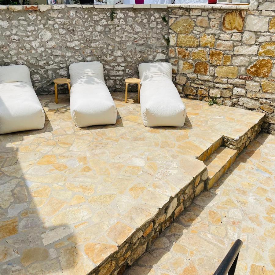 Mpolanos Guesthouse Химара Экстерьер фото